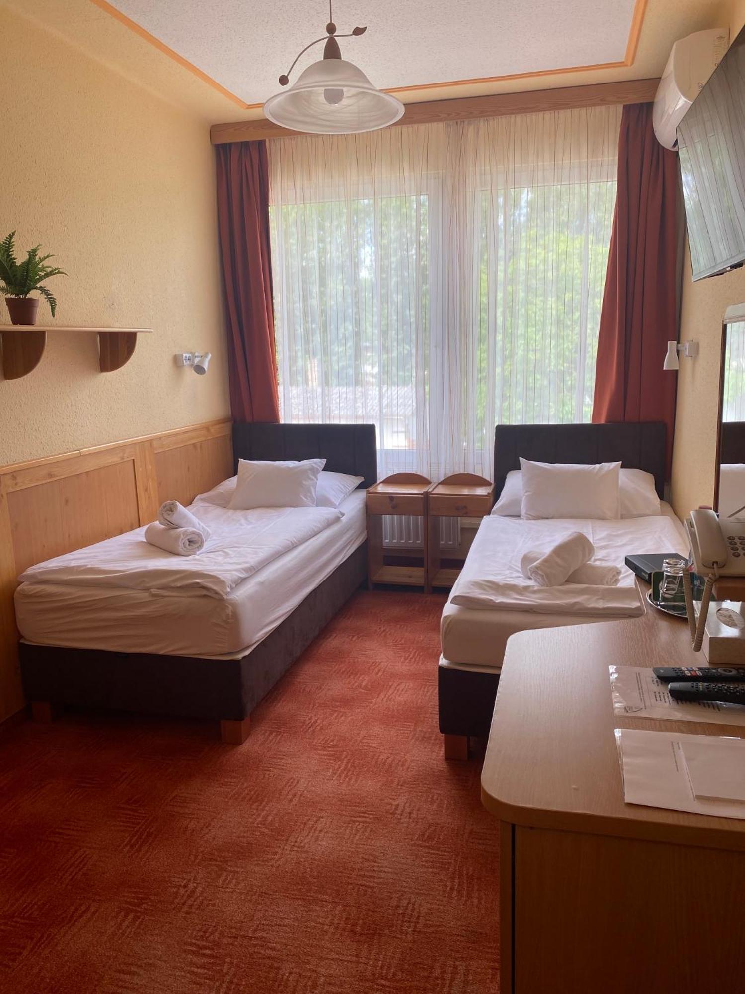 Nereus Park Hotel Balatonalmádi Dış mekan fotoğraf